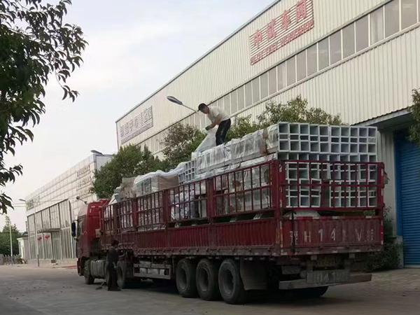 日產(chǎn)300噸<a href=http://www.appebuy.com/product/ target=_blank class=infotextkey>玉米深加工設(shè)備</a>發(fā)貨現(xiàn)場